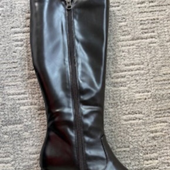 Knee high boots - Picture 3 of 3